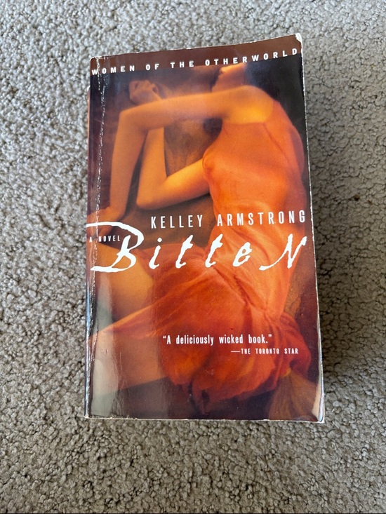 Other - 3/$25 First Edition Bitten by Kelley Armstrong - novel paperback book